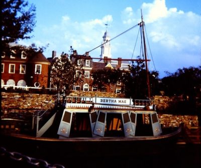 Mike Fink Keel Boats - Extinct Disney World