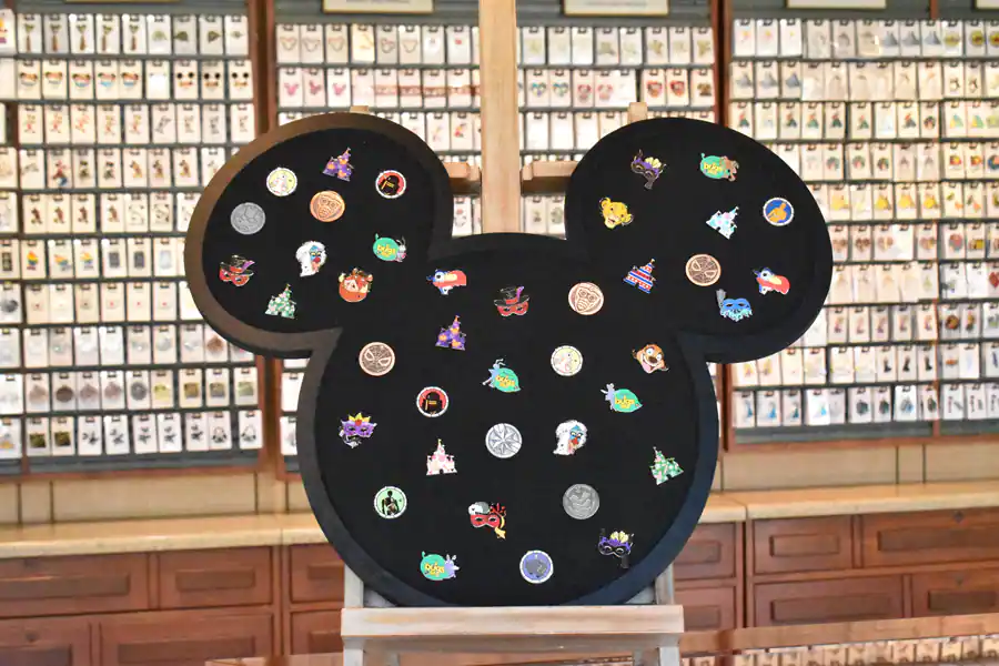 Disney World Pin Trading Disney World Pin Trading