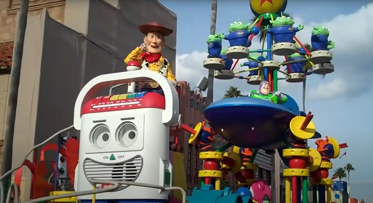 Pixar Pals Countdown To Fun! parade - Extinct Disney World