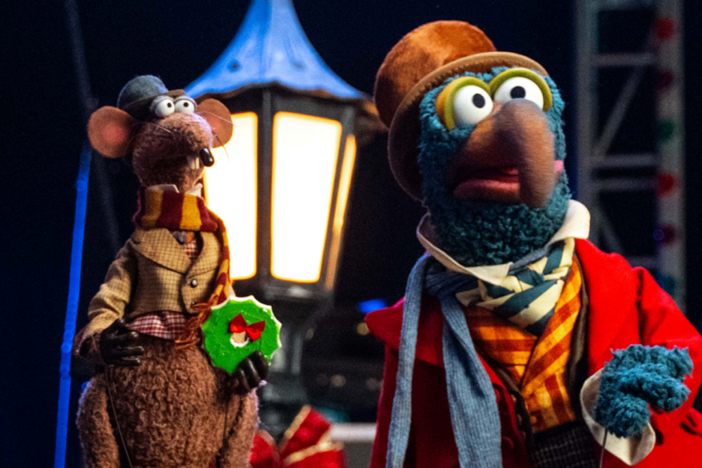 Rock ’n’ Roller Coaster Starring The Muppets Christmas Overlay